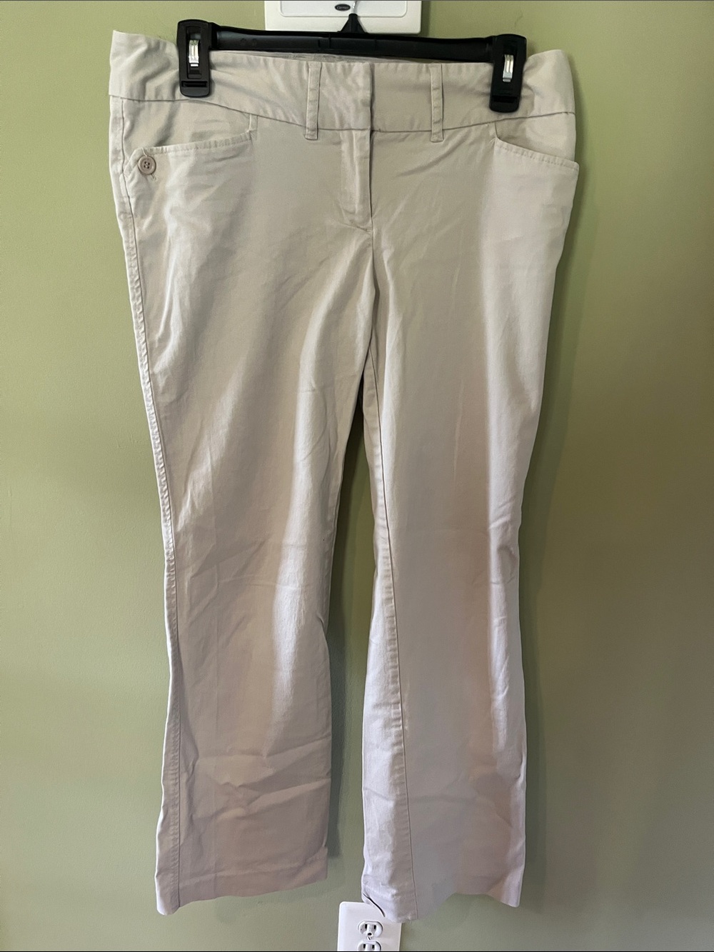 Women’s The Limited Mid-to-Low Rise Beige Cropped Pants. Side 8.